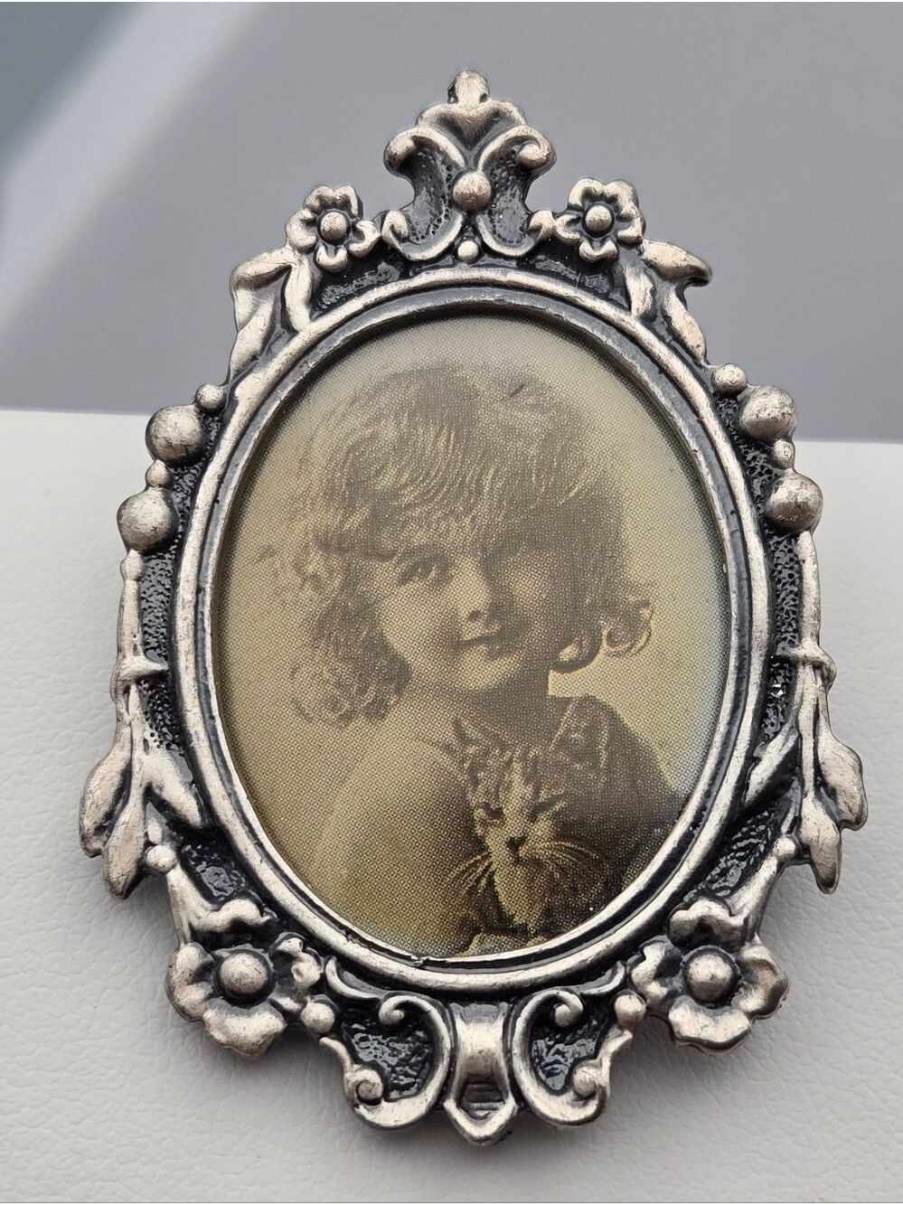 Ganz Victorian Style Frame Brooch Pewter Tone Photo Locket Pin 1.75" Vintage
